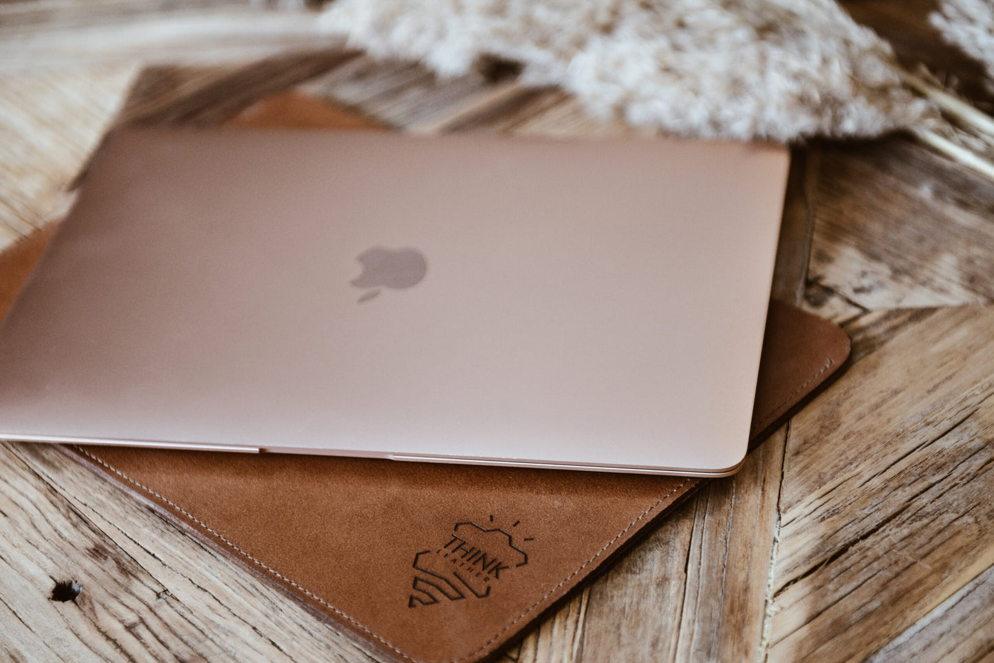 Skórzane etui na MacBook 13" Pro/Air - jasny brąz - Stark Leder