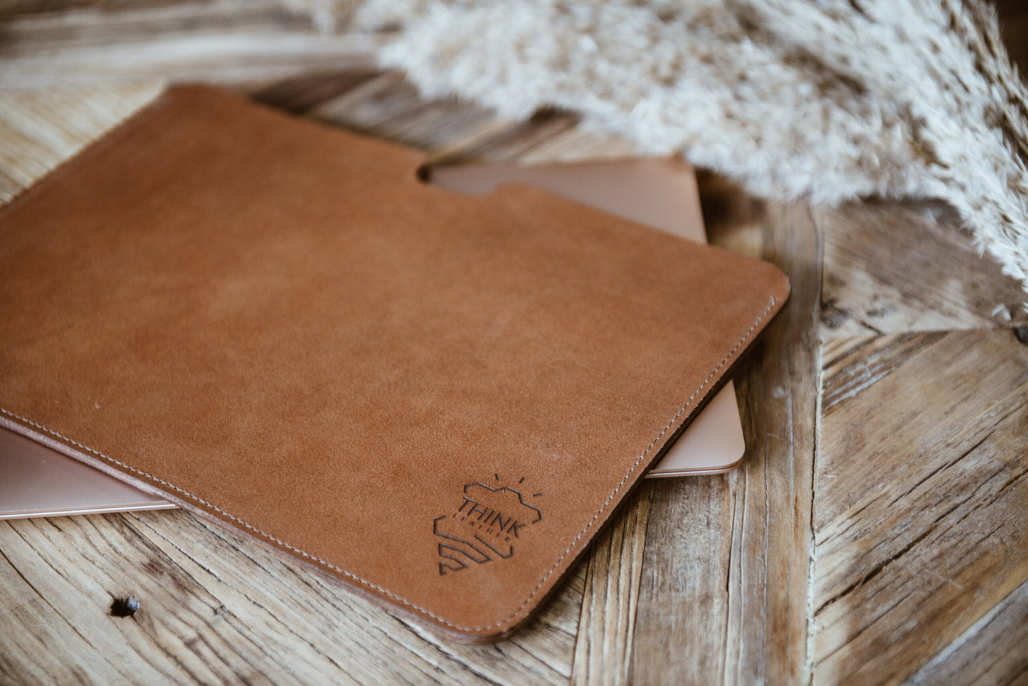 Skórzane etui na MacBook 13" Pro/Air - jasny brąz - Stark Leder